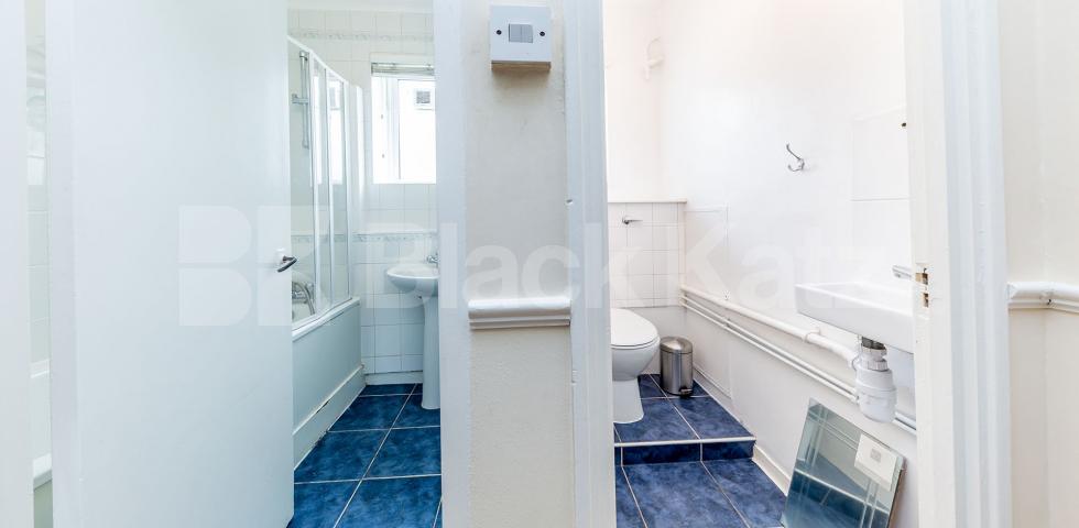 			AMAZING 4 /5 BED IN CAMDEN!, 5 Bedroom, 1 bath, 1 reception Flat			 Crowndale Road, CAMDEN / KINGS CROSS